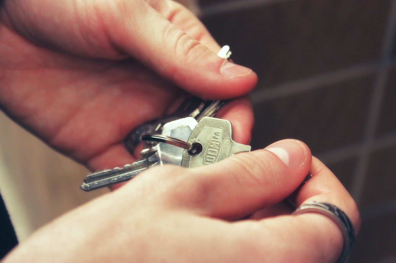 Schlüsselübergabe: Kontoführung in der Immobilienverwaltung